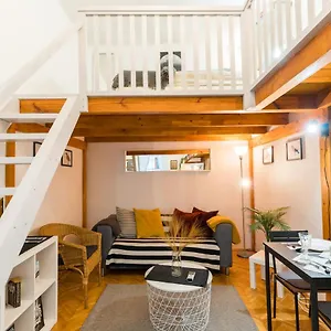 Lovely Little Loft In The Heart Of Apartamento